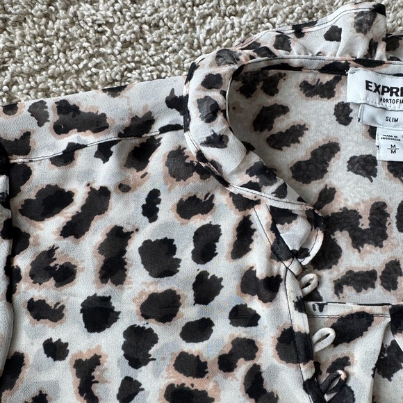 Express Blouse Ruffled Buttoned slim fit Leopard Print sheer shirt Size Medium - Picture 3 of 9